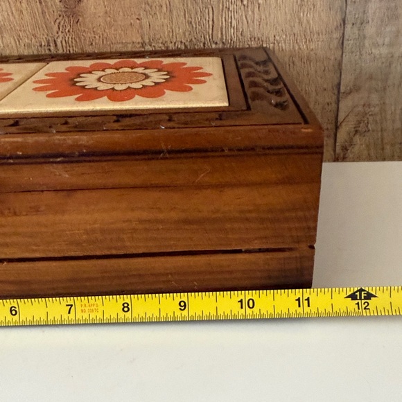 Vintage Handmade Wooden Jewelry Box with Retro Floral Tiles with Carved Details - Picture 11 of 13